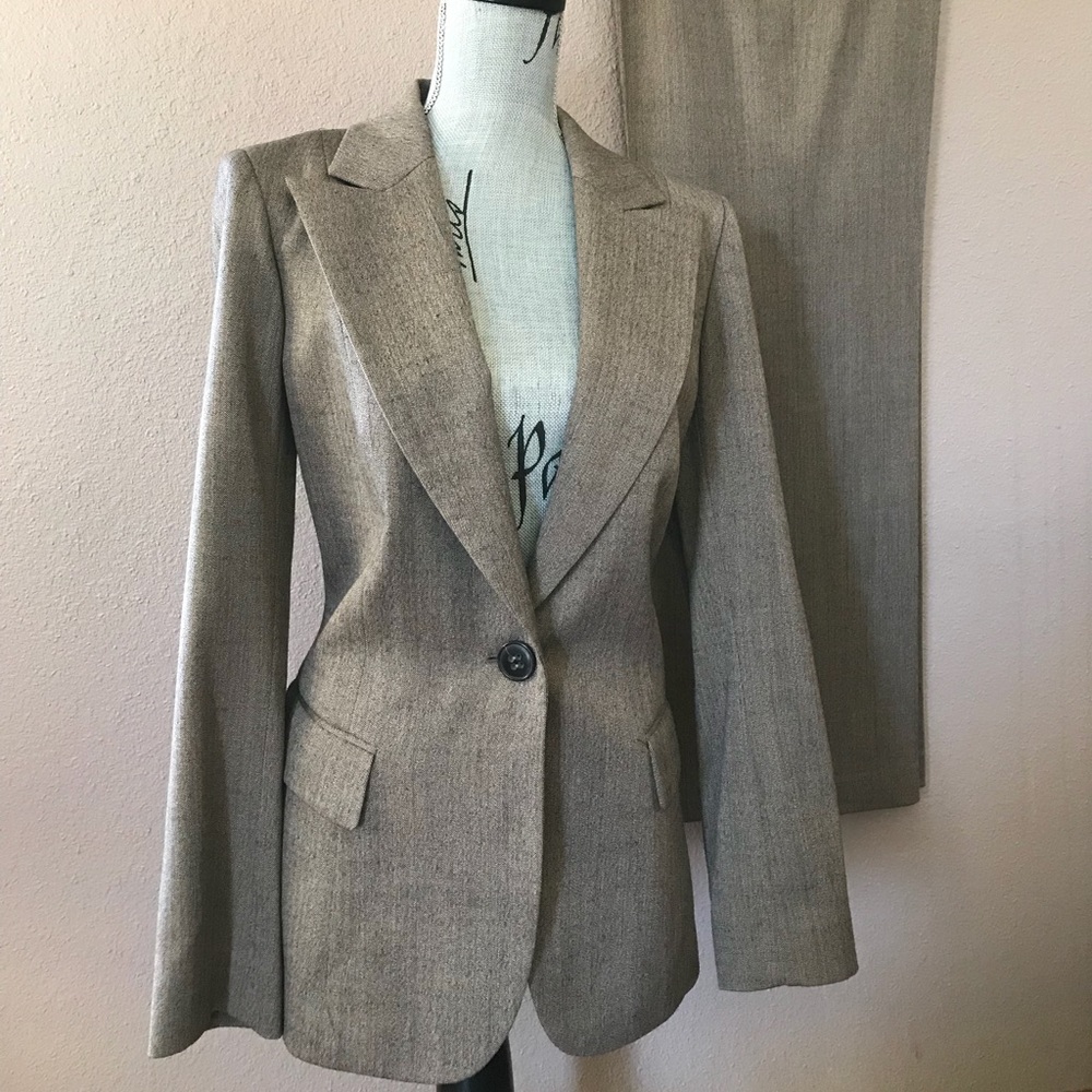 Dana BUCHMAN Wool Stretch Suit Sz 10 MINT!